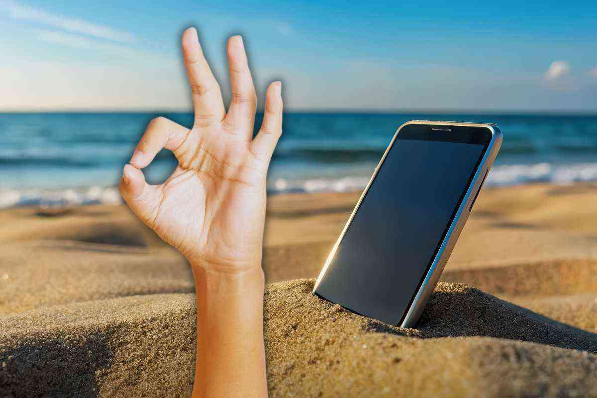 Smartphone caduto nella sabbia