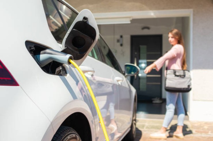 In pochi acquistano le auto elettriche